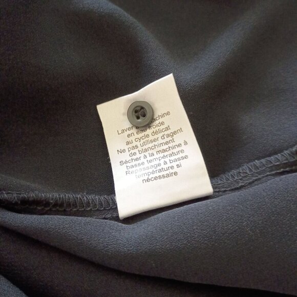 Devon & Jones Black Crepe Button Front Blouse XL NWOT Flowy Elegant Top - Picture 3 of 6